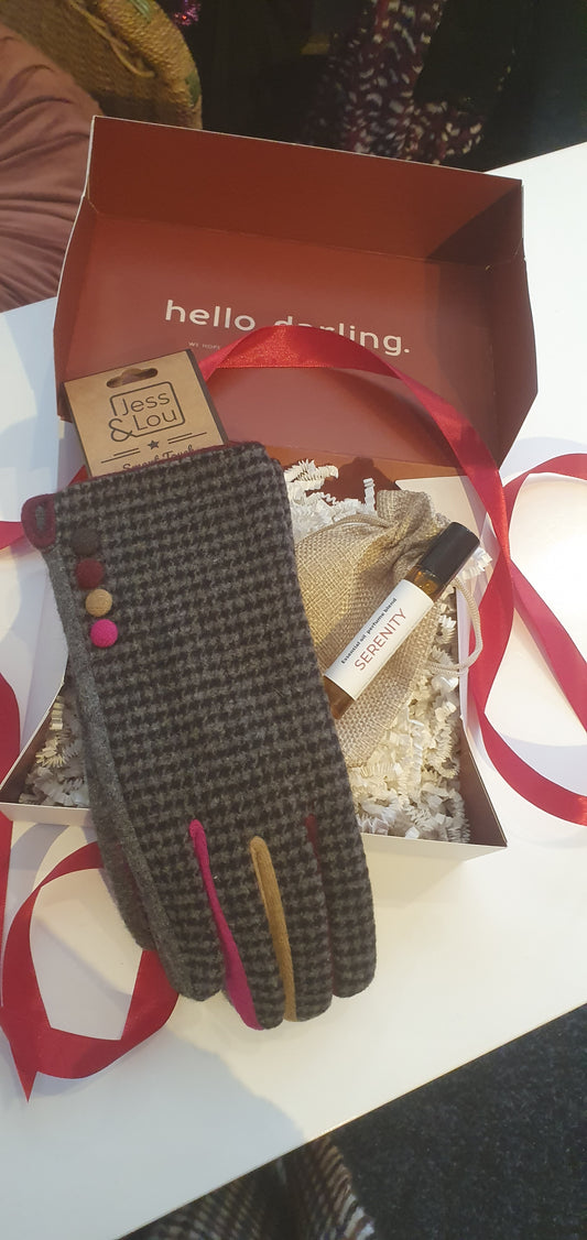 Grey Houndtooth Gloves & Serenity Roller Perfume Set